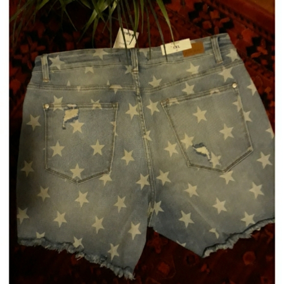 ♥️1XL 2XL 3XL Plus♥️ Star Print Shorts - Picture 8 of 8